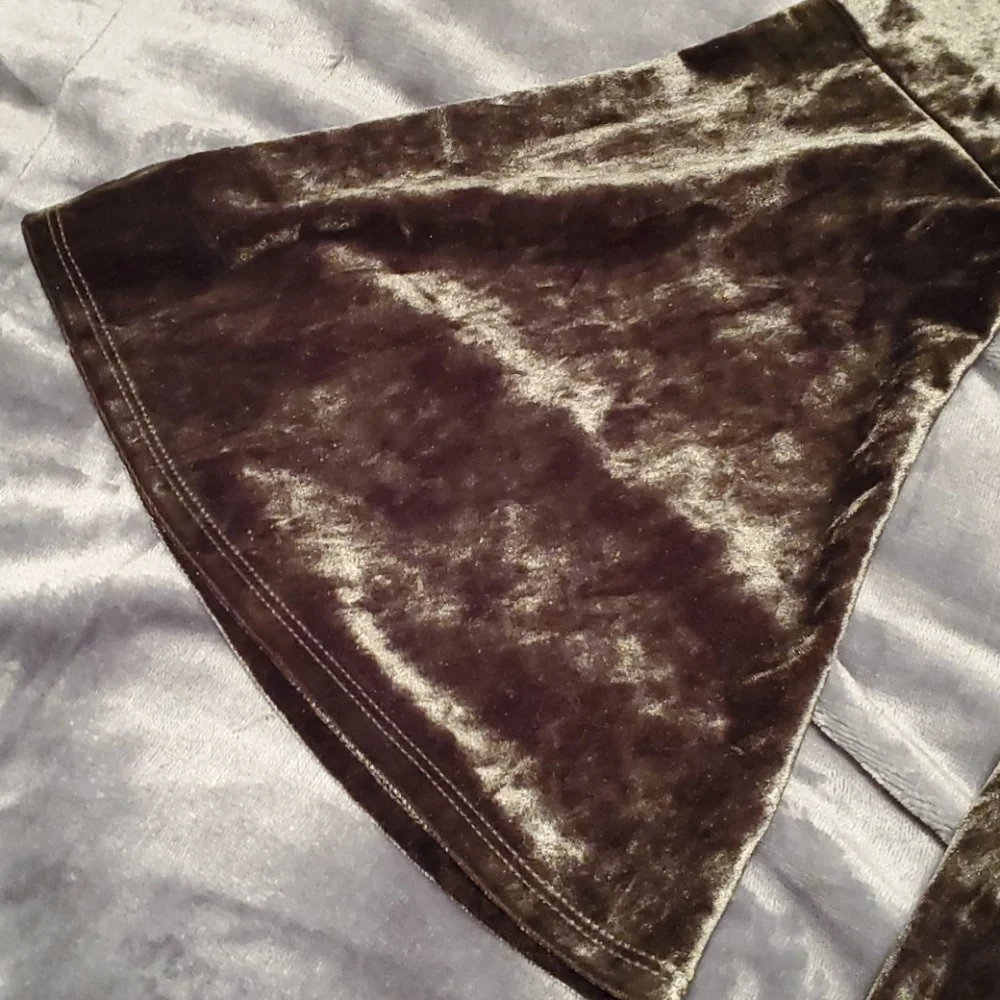 Olive Green Velvet Dress W/Bell Sleeves Sz XL - Picture 2 of 6